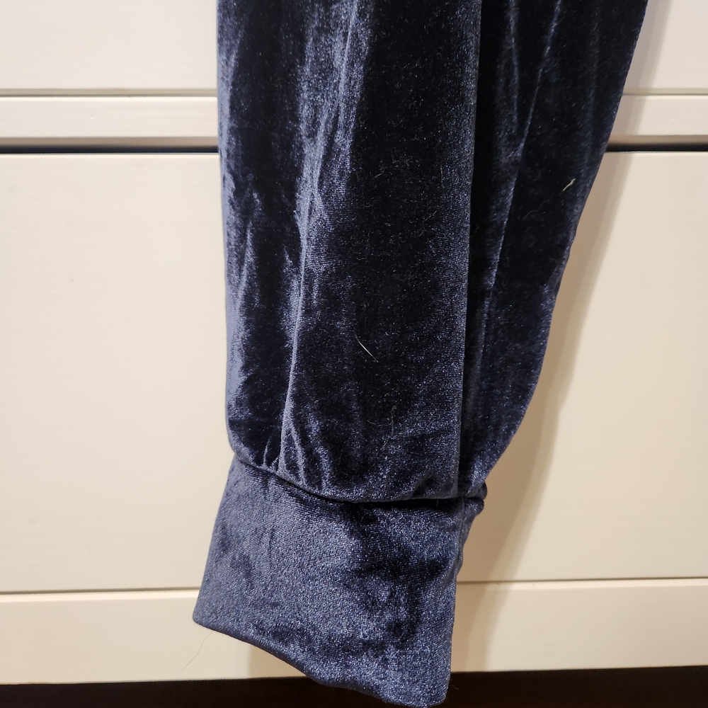 Navy 3 Piece Fabletics Set - Picture 15 of 16